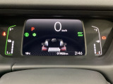 デジタル表示のスピードメーターとタコメーター、燃費やオドメーターなどの表示の他に、ホンダセンシング機能などの表示もできる多機能なマルチインフォメーション・ディスプレイです。