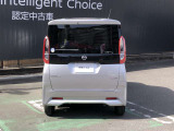 スクエアなスタイルで人にも荷物にも優しいフォルム