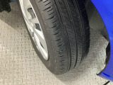 安全に走行するためには空気圧の確認をはじめ溝の深さ、ひび割れの等の点検が必要です。点検時に交換が必要と判断した場合は交換いたします。