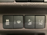 Hondaセンシング用の、VSA(ABS+TCS+横滑り抑制)解除と路外逸脱抑制機能のオンオフスイッチなどはハンドルの右側に装備しています。