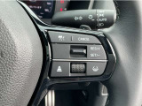 Hondaセンシングの機能のひとつ、アダプティブクルーズコントロール付!アクセルから足を離しても設定したスピードと前車との車間を保ち走行してくれます!車線維持もアシスト☆高速道路で疲労軽減ですね☆