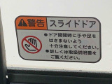 見た目が大事!な外装はぴかっとキレイに磨いており、経年のくすみもよみがえっております。ヘッドライトやドア周辺を磨く際にはマスキングテープを使用して保護しながら丁寧に作業をしております。