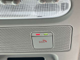 SOSコールは急病時やあおり運転被害などの危険を感じた時スイッチを押すと専門のオペレータに繋がって警察や消防への連携をサポートしてくれます。万が一の事故発生時にはエアバッグ展開と連動して自動通報します。