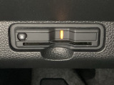 ハンドルの左下にETCがついています。高速道路の料金所の通過も楽々です。 カードの取り出しもしやすい場所についています。