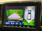 【マルチビューカメラシステム】専用のカメラにより、上から見下ろしたような視点で360度クルマの周囲を確認することができます☆死角部分も確認しやすく、狭い場所での切り返しや駐車もスムーズに行えます。