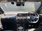 自動車保険に関しても、メルセデス・ベンツ専用のプログラムをご用意しております。飛び石や落下物などでのフロントガラスの修理が必要となった場合、最大で9万円分の補償を致します。