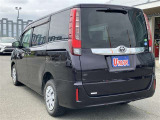 スライドドアは狭い駐車場でも安心です