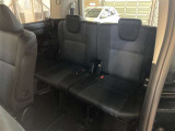 リヤシート足元も十分な広さ