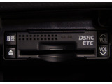 ★ETC(DSRC)が装備されています!!社外品とは違い収まりの良いデザインが人気!高速道路を利用する際は必需品ですよね!!ストレス無く料金所を通過出来ます!!