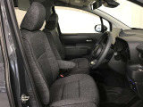 高いホールド性で運転姿勢が安定します。長距離ドライブでも疲れにくいのが魅力です。快適なドライビングライフをお送りください♪