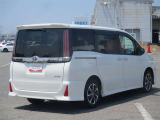明るく広々、落ち着いた店内では、中古車のご検討・ご購入のほか、携帯電話(au)の購入等、様々なご相談に幅広く応えていきます♪