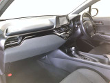 見通しのよいすっきりとした視界で、誰でも運転しやすいです。運転のしやすさは疲れにくさにも繋がりますよ♪