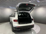 トランク容量は同一他社車両より広く、旅行やゴルフ等様々な場面で役立ちます。
