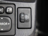 人や荷物を満載しても、対向車や先行車に迷惑をかけない、室内からヘッドライトの光軸を調整できます。