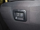 <USB>今後の車の進化に対応できる仕様となるのがUSB-C. 昨今、スマートフォンを車に接続して利用する場合スマホの充電ができます!