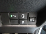 パーキングセンサーや横滑りを防ぐVSA等のスイッチ類は運転席の右側、手の届きやすい位置にあります。