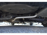 車両後方からの下回りです。マフラー防錆塗装や下回り防錆施工等も可能でございます。