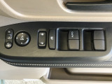 ドアミラーのスイッチは運転席ドアにあります。