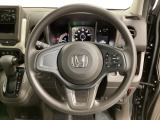 ハンドルにHondaセンシング系のクルーズコントロールやレーンキープアシストなどのスイッチなどが装備されています。ハンドルから手を離さず安全に操作できます。