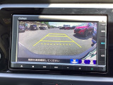 バックモニター付きで、車庫入れやバック時の後方確認をサポート。