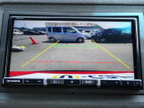 バックカメラ装備しております。駐車時に大変役に立ちますよ。駐車が苦手な方にも便利機能です。