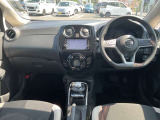 「NISSAN 認定中古車」です。ワイド保証1年付(期間中走行距離無制限)全国の日産サービス工場で保証が受けられます。ご購入後も1ヶ月または1,000km点検が無料で受けられます♪