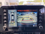 パノラミックビューモニター付きです。車両を上から見たような映像をディスプレイオーディオ画面に表示。運転席からの目視だけでは見にくい、車両周辺の状況をリアルタイムでしっかり確認できます。
