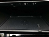 Qi規格に対応したスマートフォンなどを置くだけで充電出来る、ワイヤレス充電Qi搭載!