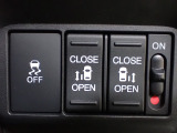 運転席からもスライドドアをボタン操作でスピーディーに開閉できます!またスマートキーでも操作できるので便利です。