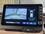リバースギアに入れるだけで後方の表示へ切り替わります。夜間や雨の日の駐車も楽になりますよ。