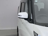 【ウインカー付ドアミラー】視認性が上がり、車・バイク事故防止にもつながります。