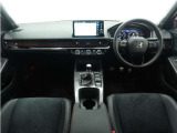 ◆視界広々で非常に運転しやすくロングドライブでも疲れを感じさせないすっきりとまとまったインパネ周りです。