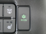 【ECONスイッチ】 ECONスイッチを押すと、加速時のアクセルの踏みすぎやエアコンの効きすぎなどを抑え燃費向上に役立ちます。