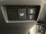 ハンドルの右側には安全装備の、CTBA(シティブレーキアシストシステム)とVSA(ABS+TCS+横滑り抑制)の解除スイッチがついています。