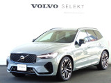 2025年9月登録のボルボXC60 ウルトラB5で、最新鋭のハイブリッドカーです。ボディーカラーはヴェイパーグレーメタリックで、シートはチャコールです。様々なセーフティー機能を装備します。