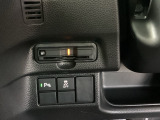 ビルトインタイプの【ETC】で見た目もスッキリ。高速道路の利用にとても便利です。【パーキングセンサー】駐車や出庫時にクルマの前後の障害を検知し、音とディスプレイでお知らせします。