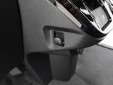 納車前に12ヶ月点検・エンジンオイル交換・ バッテリー交換・ワイパーゴム交換・キーレス、キーフリーの電池交換を実施しております。ダイハツの整備士がきっちりと点検したお車をお届けいたします!
