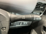 車外の明るさに応じでライトを点灯、消灯してくれるオートライト機能です☆お天気の良い昼間のトンネル走行などオートにしてると便利で安心です☆エンジン停止時にライトの消し忘れも無くなります☆