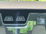 【スマートアシスト】走行中に前方の車両等を認識し、衝突しそうな時は警報とブレーキで衝突回避と被害軽減をアシスト。より安全にドライブをお楽しみいただけます。