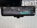後席の人や荷物などで後方の視界が遮られてもインテリジェントルームミラーで後方カメラの映像が映りますので後方確認が良好です。