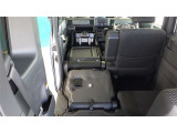 長い荷物も積み込める助手席側フラットシート