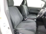 <運転席>まるで自宅に居るようにリラックスできる運転席です。外の喧騒を忘れさせてくれますね。見やすいメーターと操作しやすいスイッチ類もいいですね.