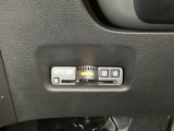 ハンドルの左下にETC2.0がついています。高速道路の料金所の通過も楽々です。 カードの取り出しもしやすい場所についています。