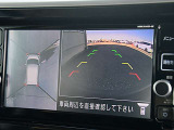 アラウンドビューモニター装備で、運転席からクルマの前後左右を状況を確認できます。