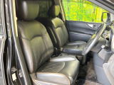 運転席まわりには十分なスペースがあり、大柄な方でもゆったり運転していただける環境です。