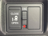 【パワースライドドア】スマートキーや運転席のスイッチでスライドドアの開閉が可能♪電動だから力を入れてドアを開ける必要が無く、小さいお子様でも、重い荷物を持っている時もラクに開け閉めできます♪