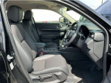 すわり心地の良い運転席・助手席です。長時間のドライブの疲れ軽減に貢献します。どうぞ快適なドライブを♪