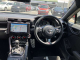 統一感のある広々とした運転席回り