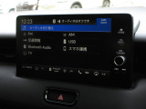 ナビゲーションはホンダコネクトディスプレイを装着しております。AM、FM、Bluetooth、フルセグTVがご使用いただけます。初めて訪れた場所でも道に迷わず安心ですね!