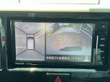 アラウンドビューモニターを装備!駐車の際にナビ画面に車を真上から捉えた映像が映ります。駐車の時とても便利です♪ナビのモニターに映るので大きく見やすいですね!